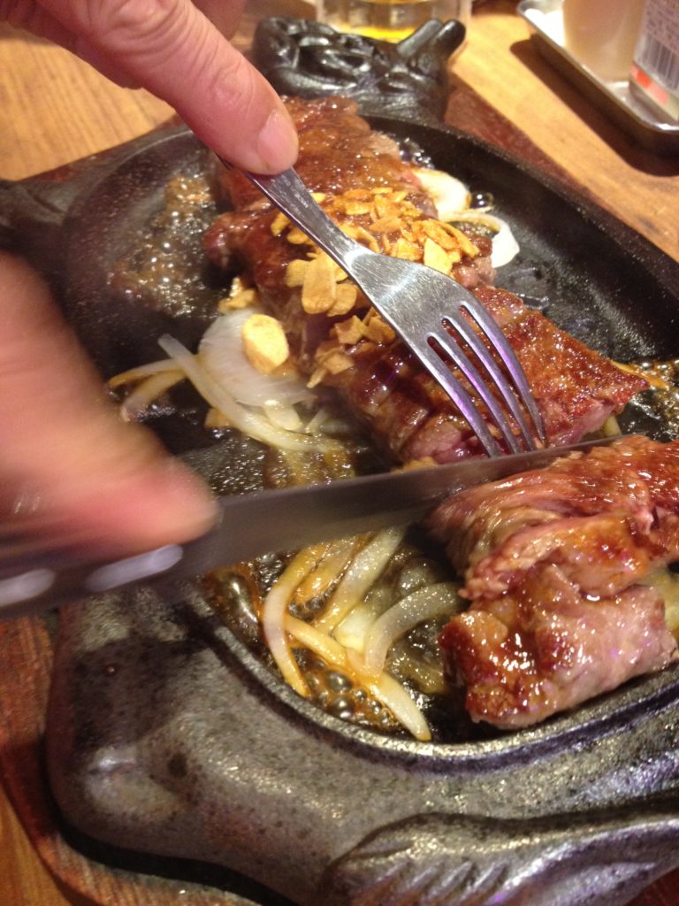 お酒を飲んだ後のシメに「ステーキハウス88Jr.松山店」でステーキを食べた！